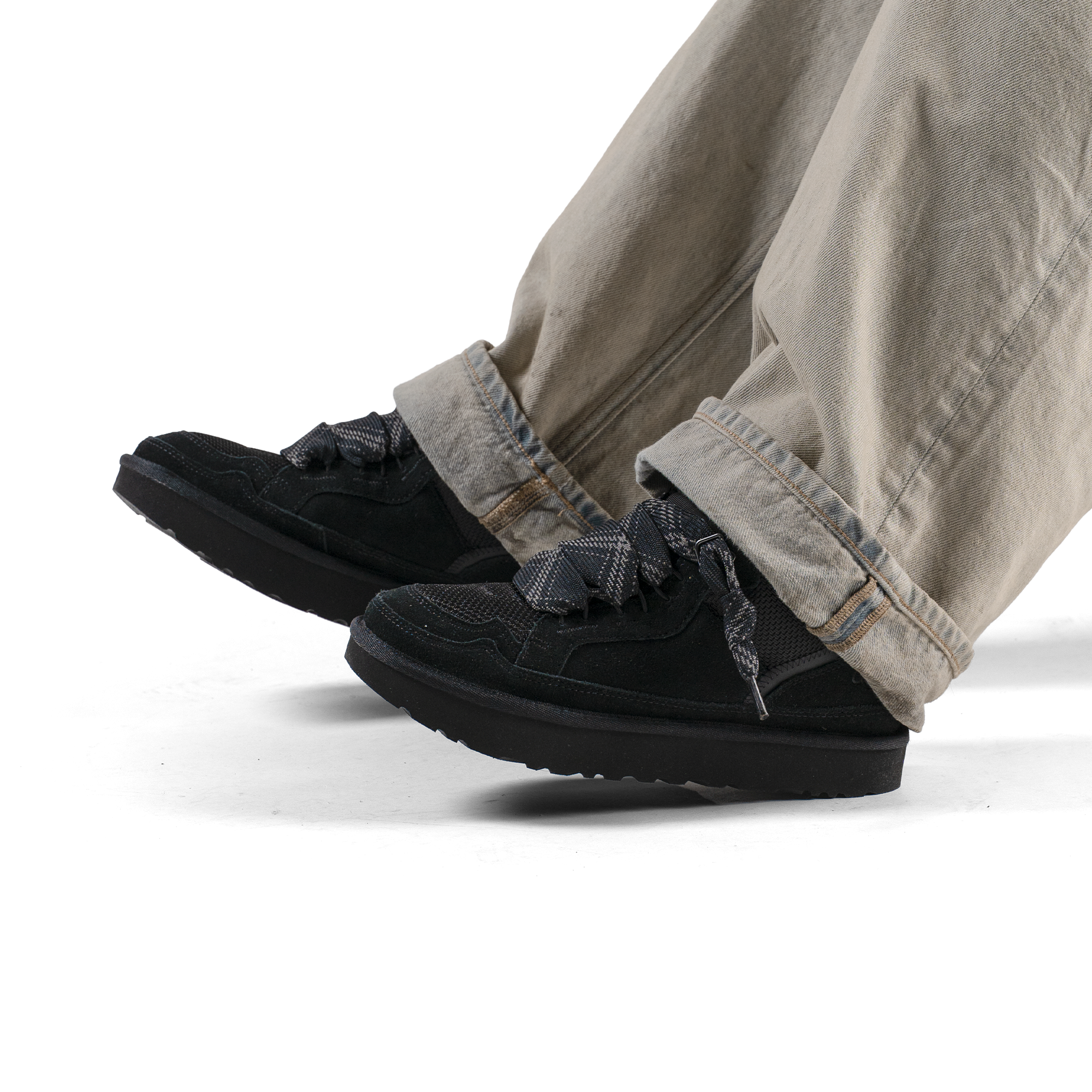 UGG Lowmel Black (Women's)
