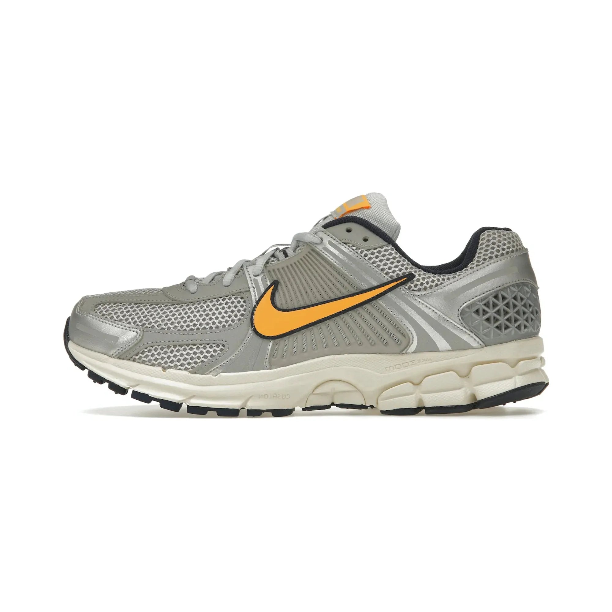 Nike Vomero 5 "Pure Platinum Laser Orange" - street-bill.dk
