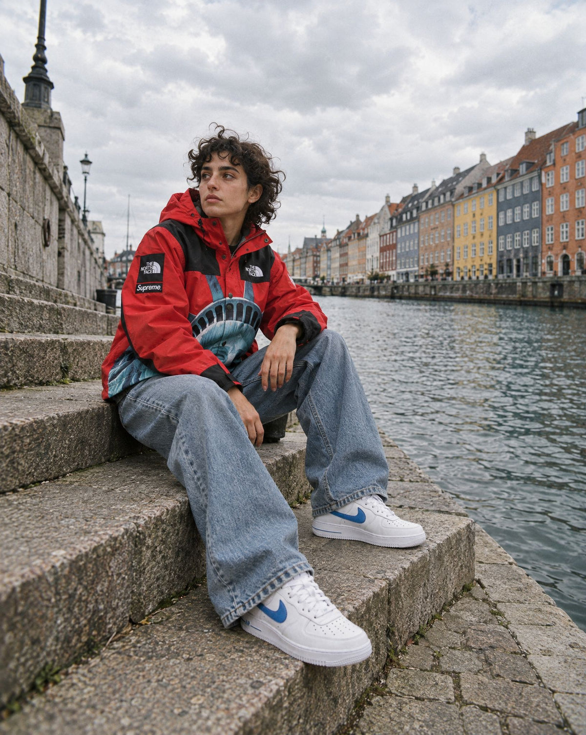 Nike Air Force 1 Low '07 FM Cut Out Swoosh White Game Royal - streetstyle i København