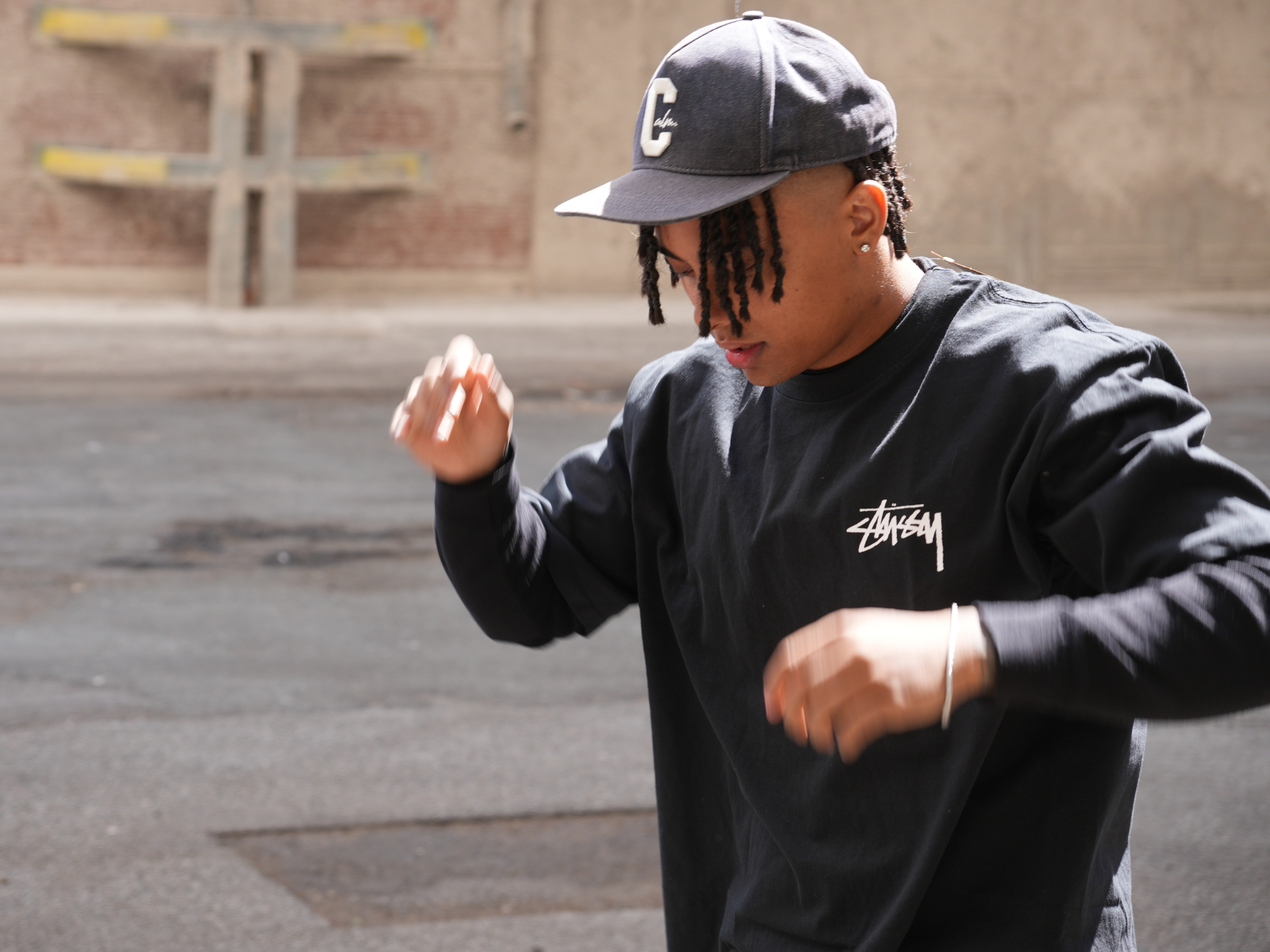 stüssy-t-skjorte-brukt-av-modell-for-shoot