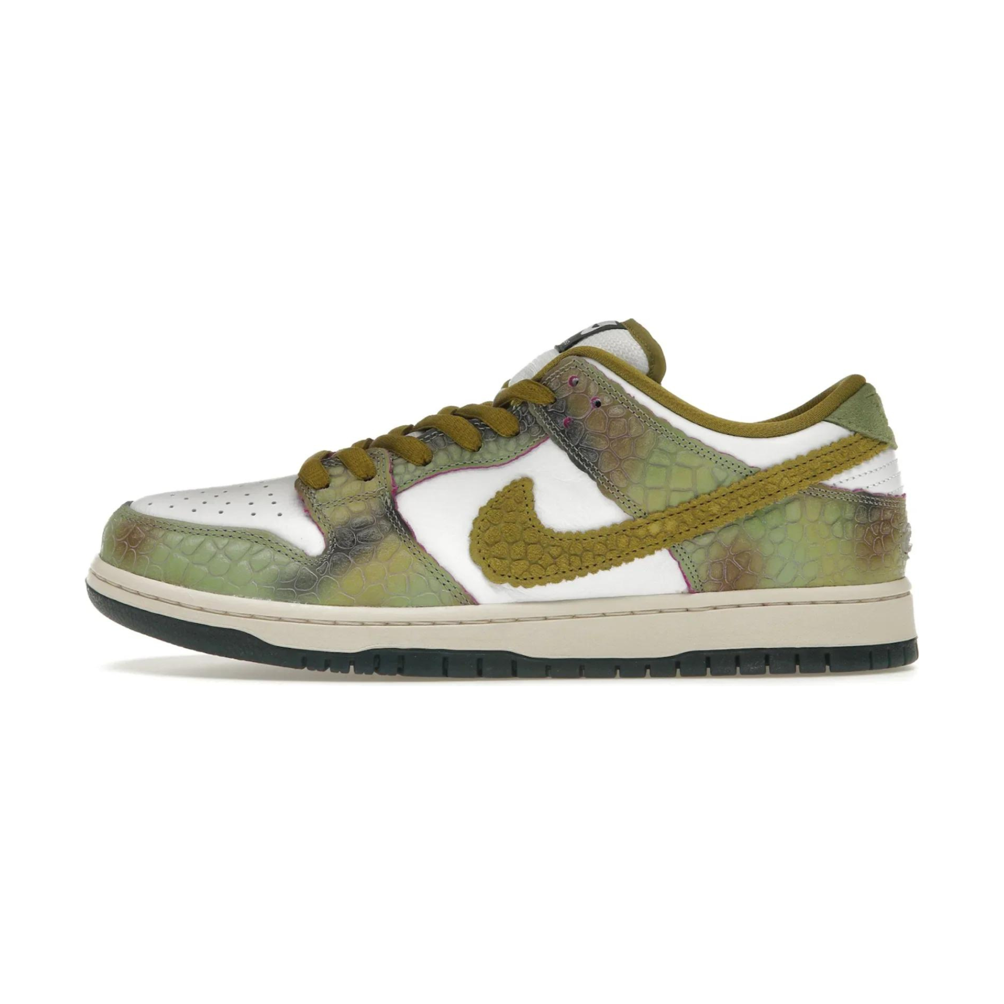 Nike SB Dunk Low Alexis Sablone "Chameleon"