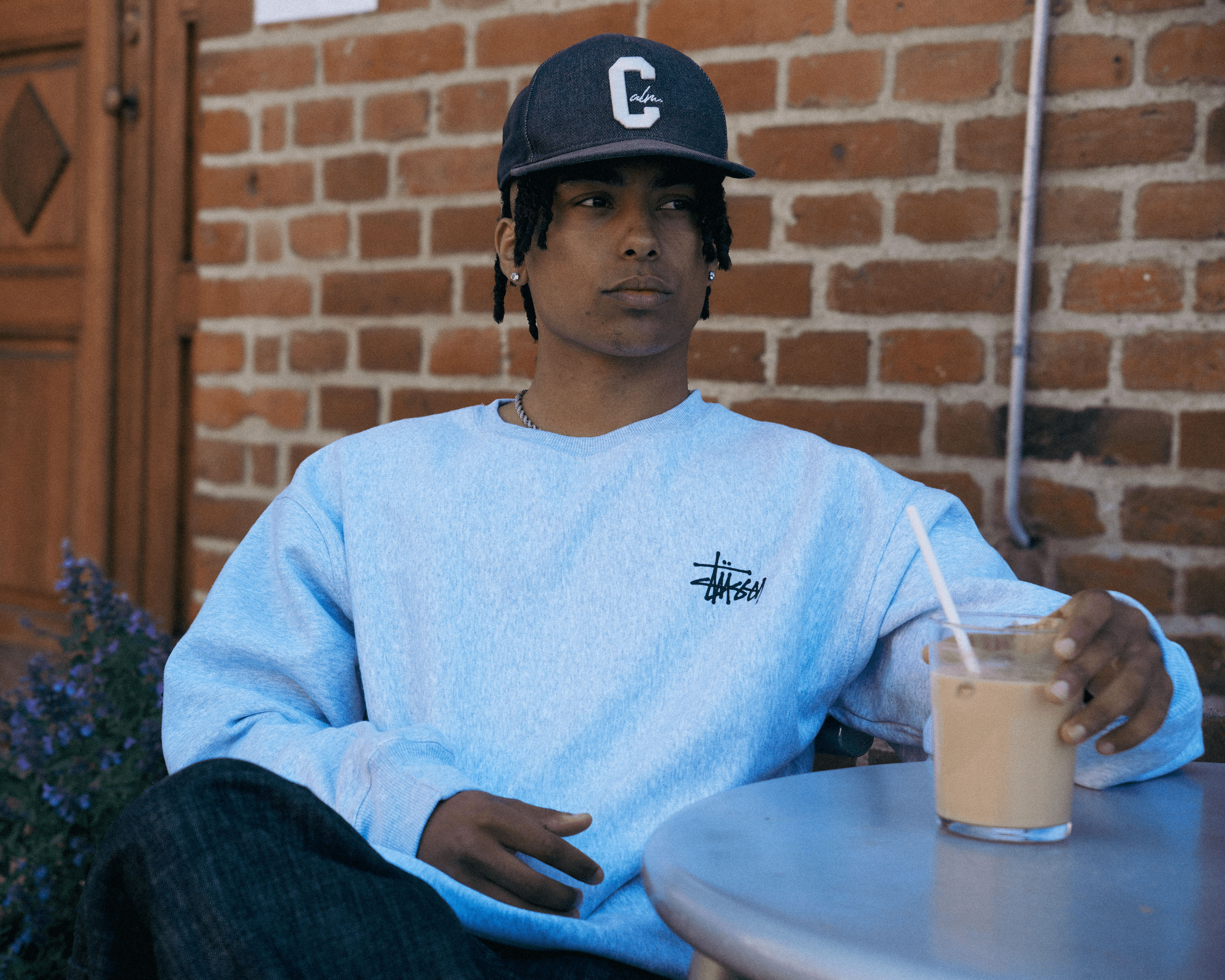 STUSSY-KOLLEKSJONEN-MED-MODEL