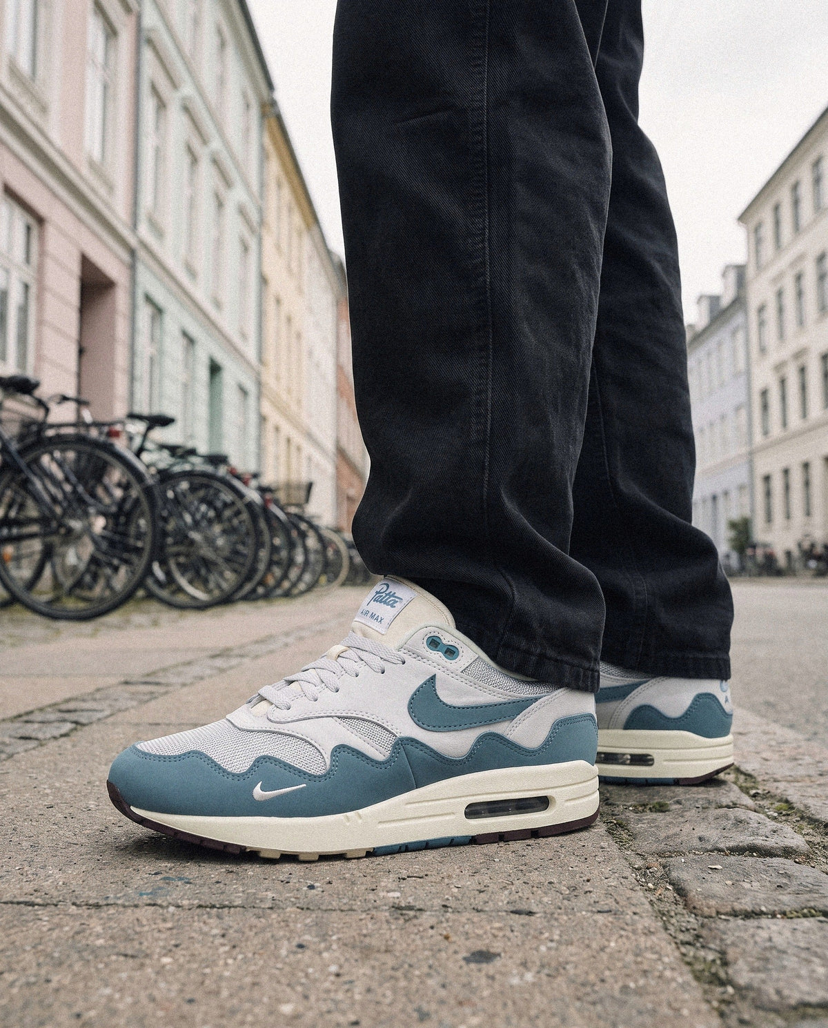 Nike Air Max 1 Patta Waves Noise Aqua - on foot