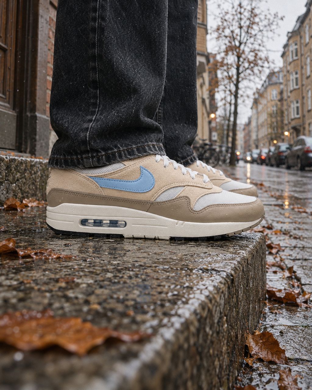 Nike Air Max 1 Essential Light Bone/Psychic Blue - on-foot